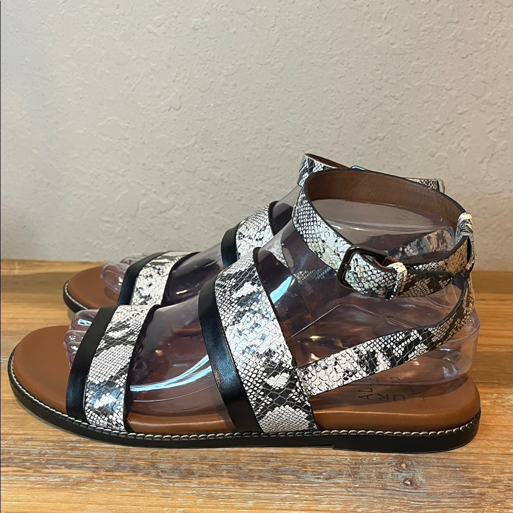 Naturalizer Kelsie White Black Snake Print Sandal - Size 7 - Picture 5 of 11